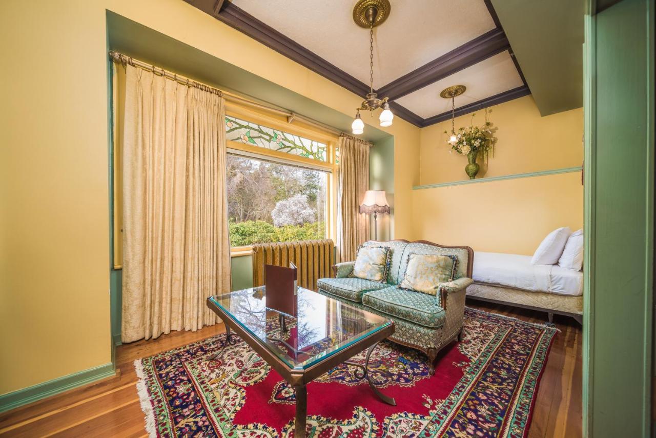 Dashwood Manor Seaside Bed & Breakfast Виктория Экстерьер фото