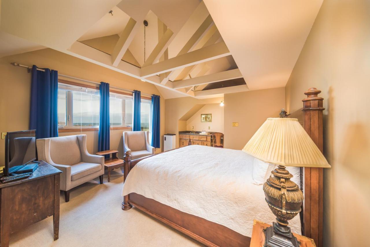 Dashwood Manor Seaside Bed & Breakfast Виктория Экстерьер фото