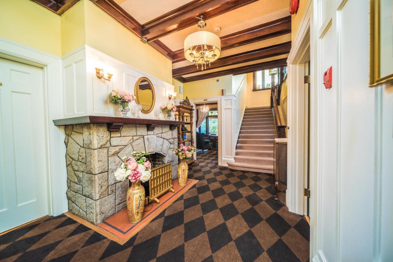 Dashwood Manor Seaside Bed & Breakfast Виктория Экстерьер фото