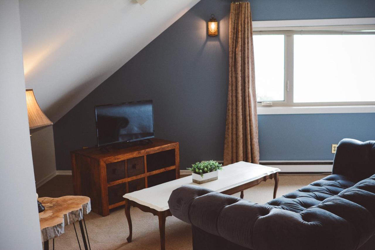 Dashwood Manor Seaside Bed & Breakfast Виктория Экстерьер фото