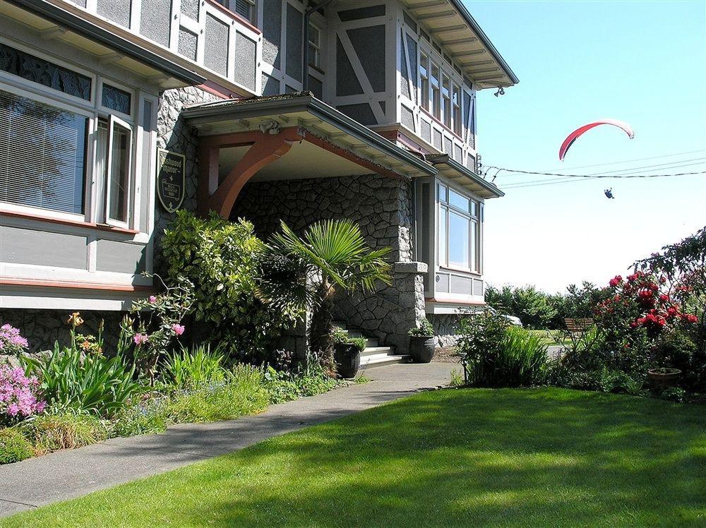 Dashwood Manor Seaside Bed & Breakfast Виктория Экстерьер фото