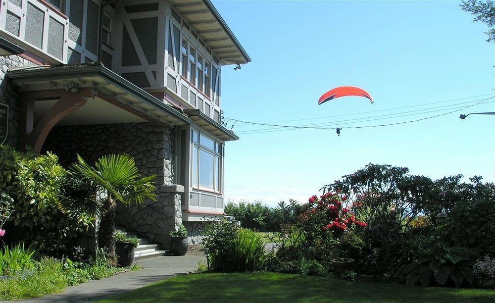 Dashwood Manor Seaside Bed & Breakfast Виктория Экстерьер фото
