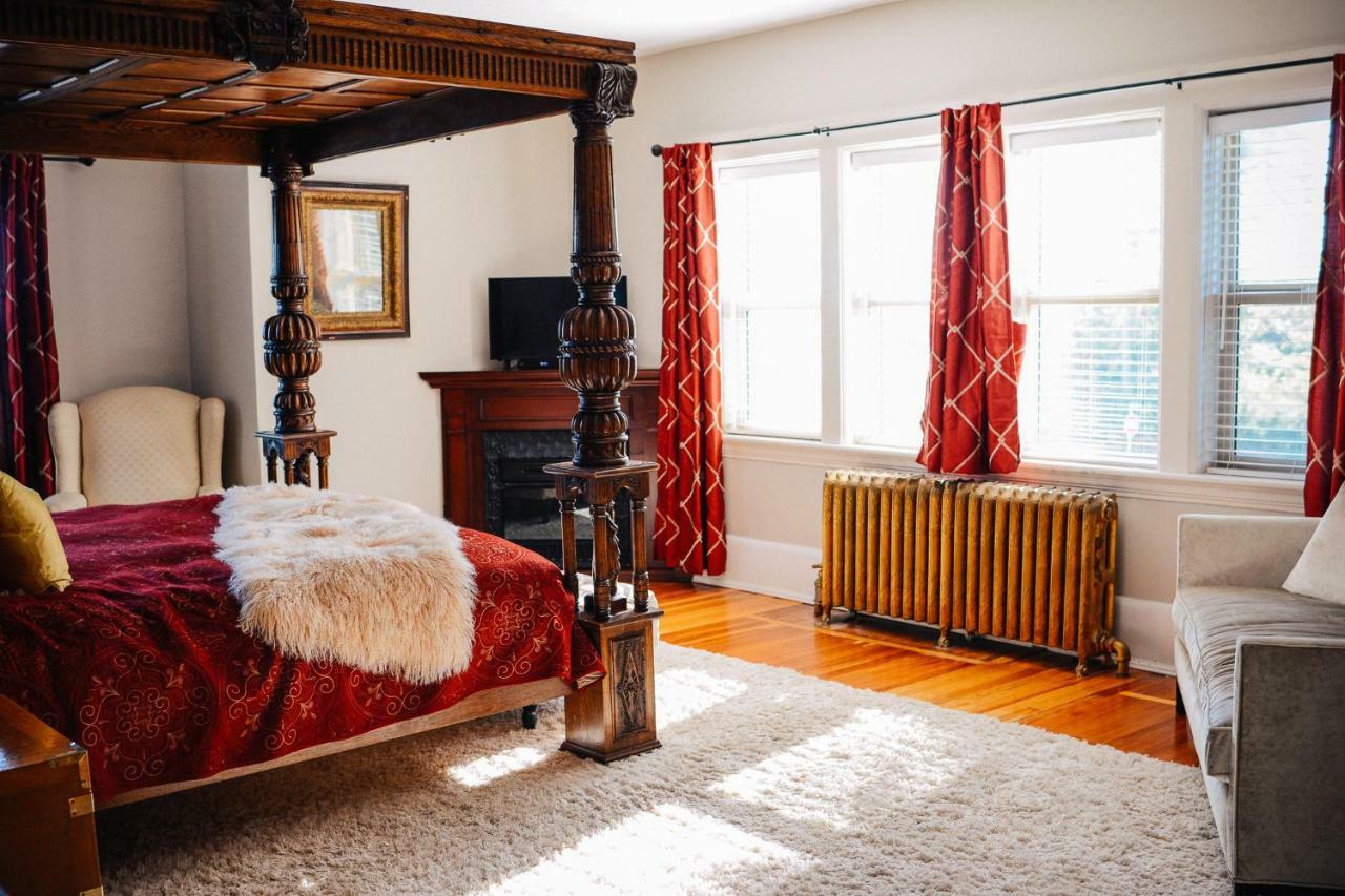 Dashwood Manor Seaside Bed & Breakfast Виктория Экстерьер фото