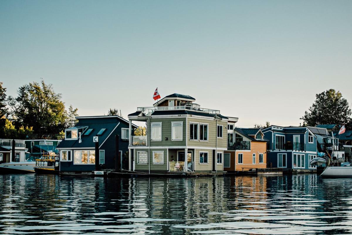 Dashwood Manor Seaside Bed & Breakfast Виктория Экстерьер фото